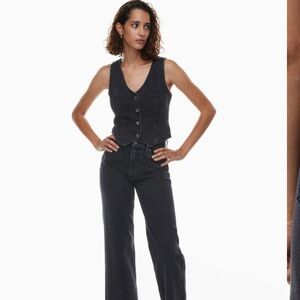 Denim Forum
The Farrah Hi-Rise Wide Jean